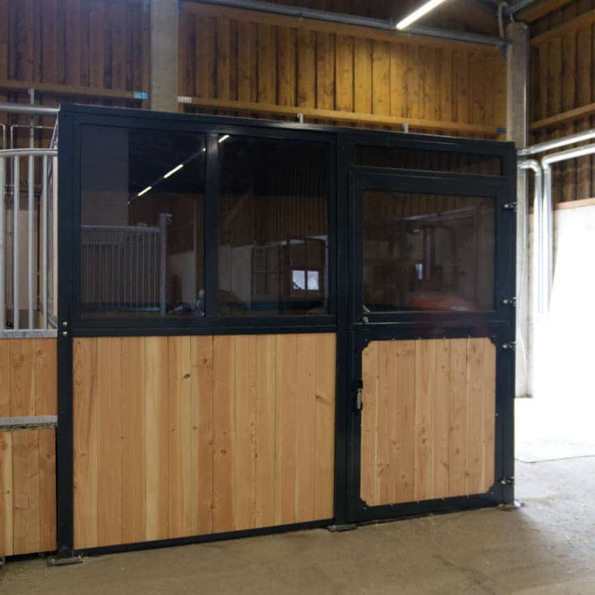 Inhalationsbox mit Pferdestalltuer